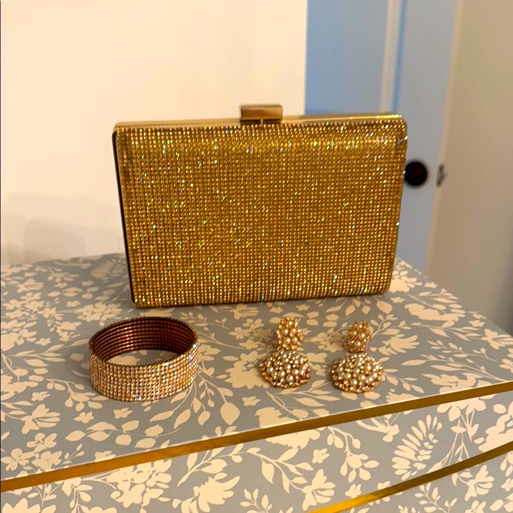 3 piece set Elegant  RoseGold Clutch Bag
EARINGS, BRACELET